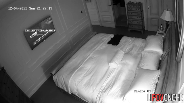 Passionate connection in the bedroom (watch now)