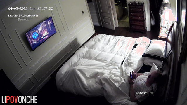 Evening routine of this couple was fixed on camera