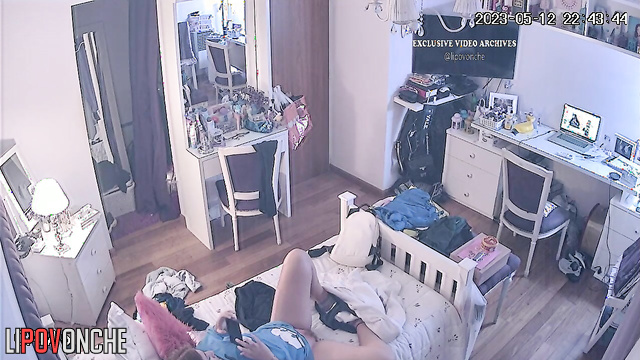 Young girl masturbating on gangbang porn right now