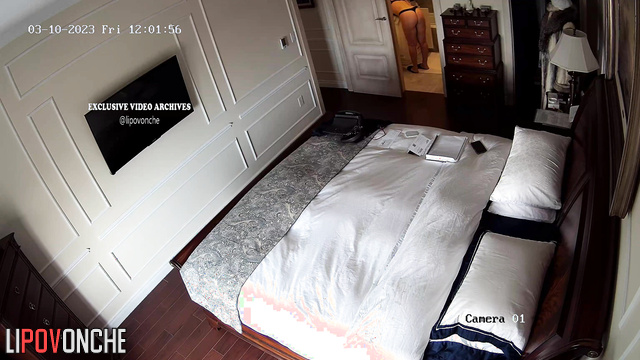 Girl in underwear is going to fuck with new neighbor