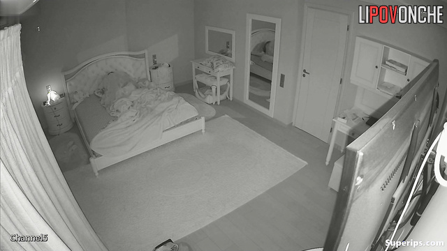 Guy using all her holes what he likes (bedroom porn)