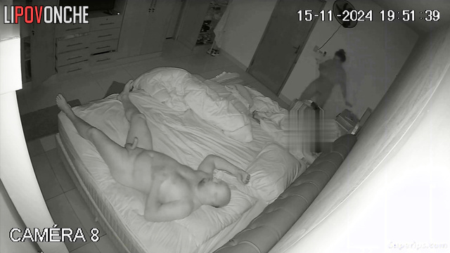 Bald and energy guy fucking his slutty girl so fast