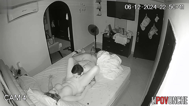 Sexy busty woman getting her best cunni right now