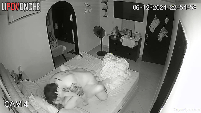 Sexy busty woman getting her best cunni right now