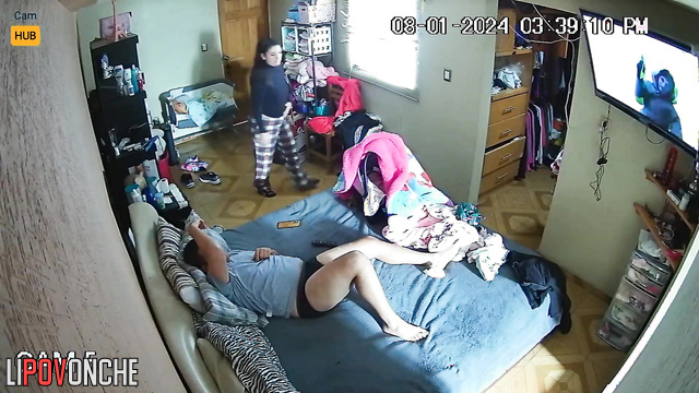 She stopped him from watching TV - hot bedroom video