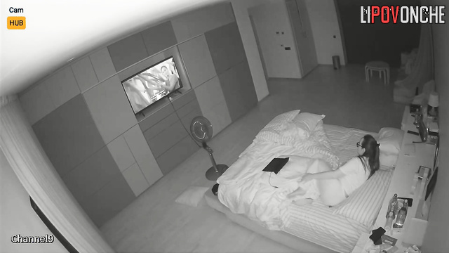 Cowgirl jumping on a cock and watching tv at the same time
