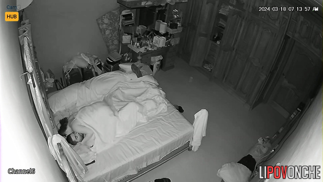 This couple wants to cum at the same time / bedroom porn