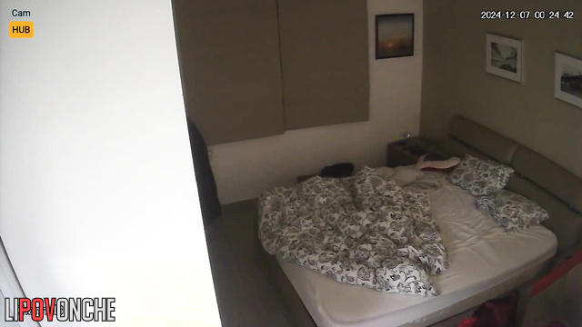 He made her tender things under sheets / bedroom porn