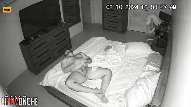 They enjoying each other's genitals - hot night video