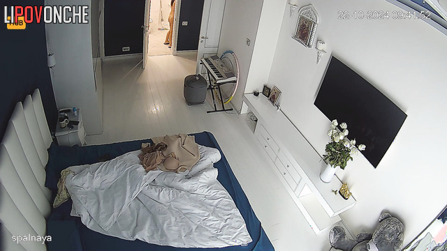 Naked babe walking around the apartment and texting