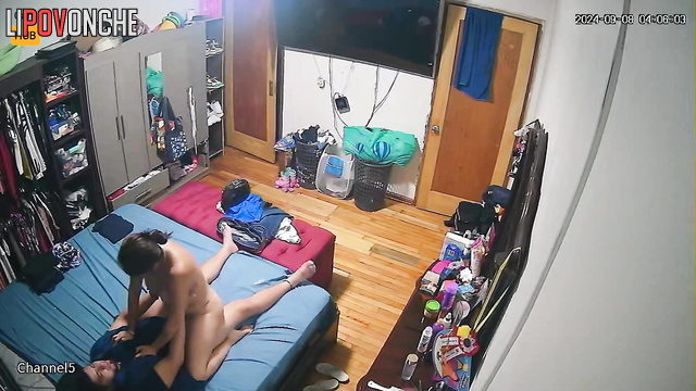 Sexy brunette saddled stranger's dick / watch this hot tapes