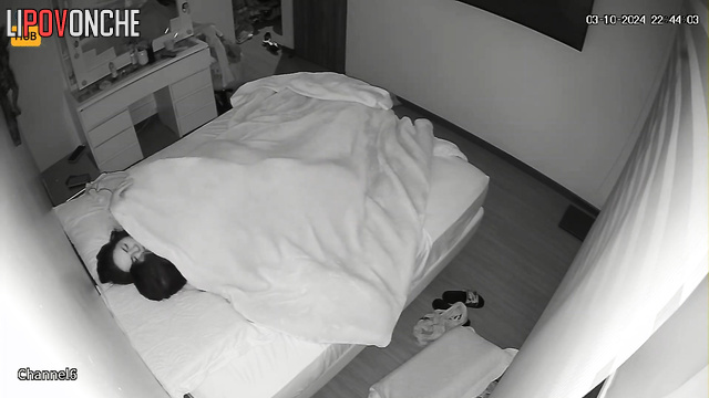 Pleasant arousal by a Colombian couple, ending with cum in the pussy of the chubby wife.