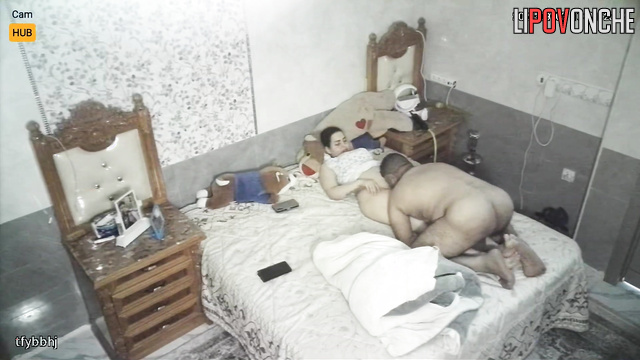 He licking her pussy after her toilet - live video