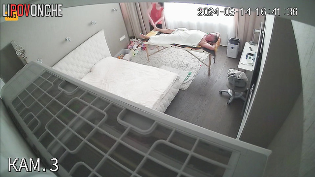 Man ordered professional masseur to his bedroom