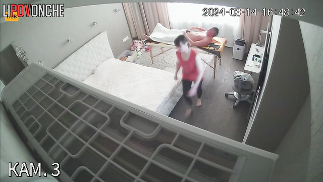 Man ordered professional masseur to his bedroom