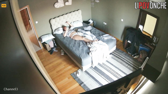 Big beauty woman is really crazy about fuck - bedroom video