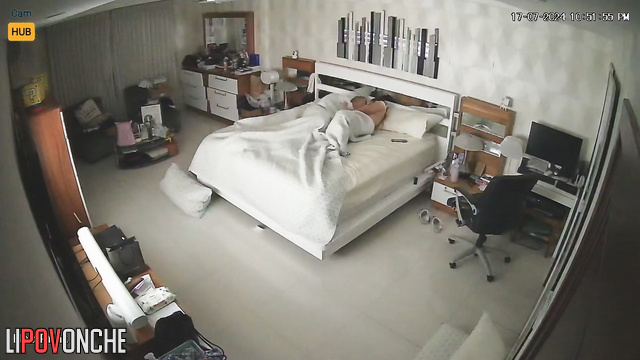 He feeling his cock deeply inside her - hot bedroom video