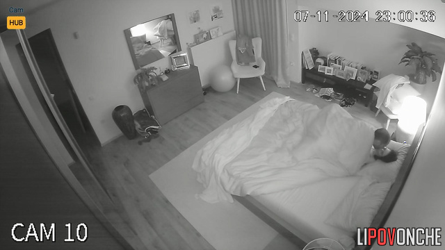 Her husband won't go to sleep without good sex for sweet dreams [couples]