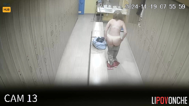 Blonde changed clothes and did not suspect that she is being filmed