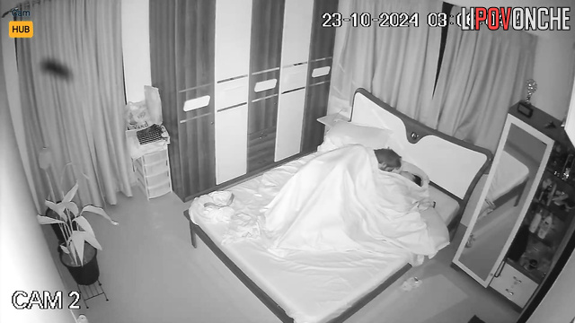 Lovers don't want this day in bed never end / watch it