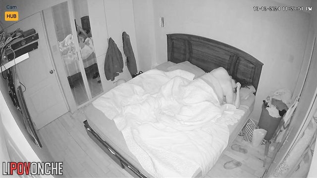 Tender and sensual kisses during a fuck (bedroom hidden cam)