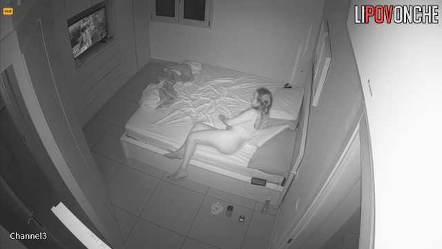 Wife seduced her husband with her amazing booty [he fucked her in doggy]