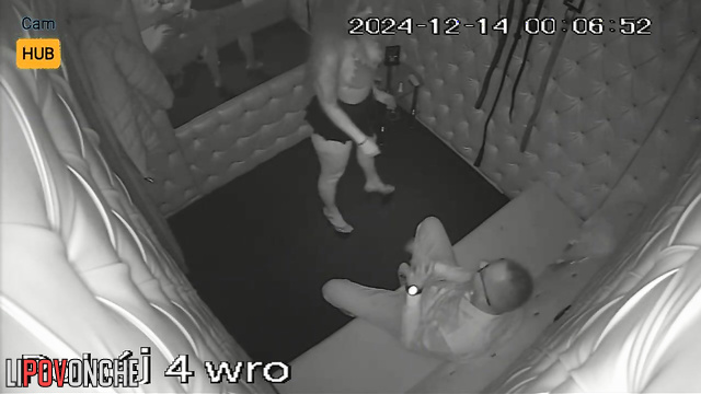 This girl shakes her ass really good to make this man delighted