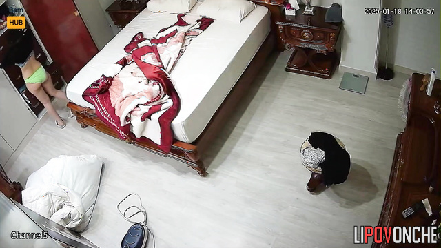 Sexy brunette is being watched right now (live video)