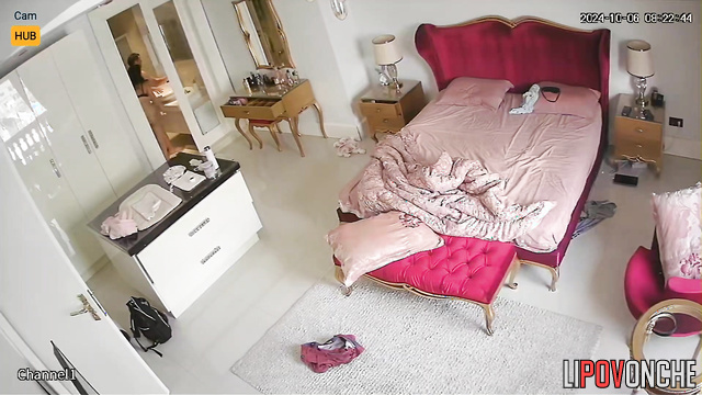 Brunette cumed so sweet with him (live bedroom video)