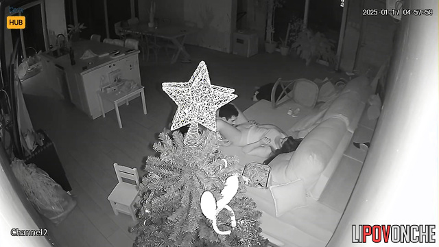 Hot oral sex on New Year's Eve (watch the couple if you want)
