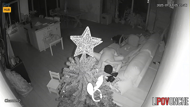 Hot oral sex on New Year's Eve (watch the couple if you want)