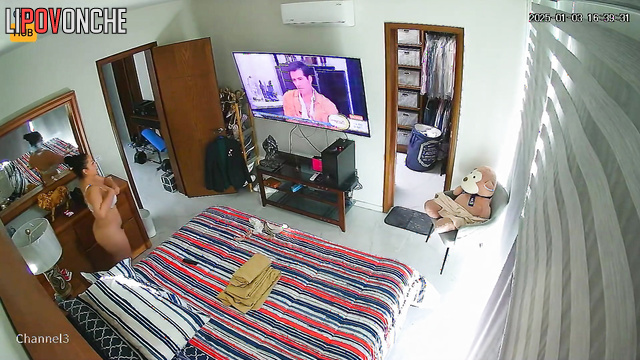 Chubby mexican lady watching tv and wants sex immediately