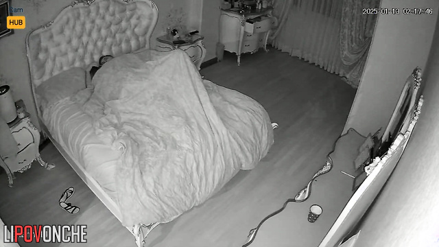 Real cool sex on the king size bed (hidden camera)