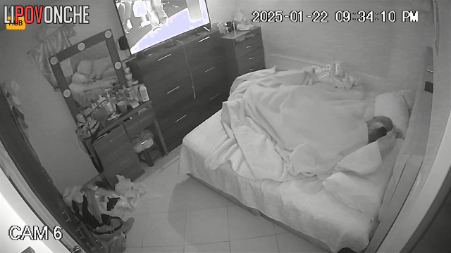 Chubby girl feels herself confident while jumping on his cock [dirty couple]