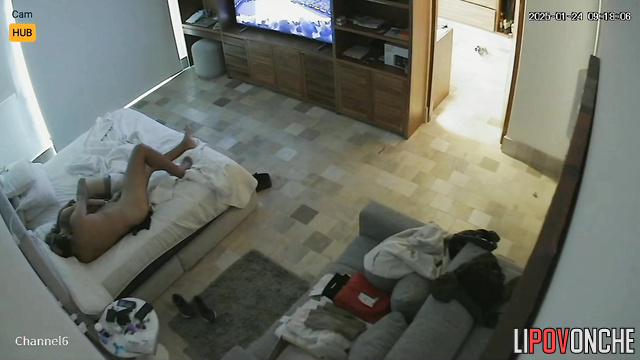 He refused sex but asked she to jerk him off - bedroom video
