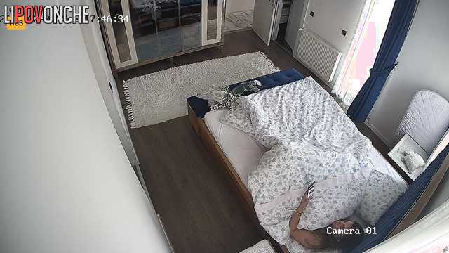 Lady enjoying funny pussy game under the warm blanket