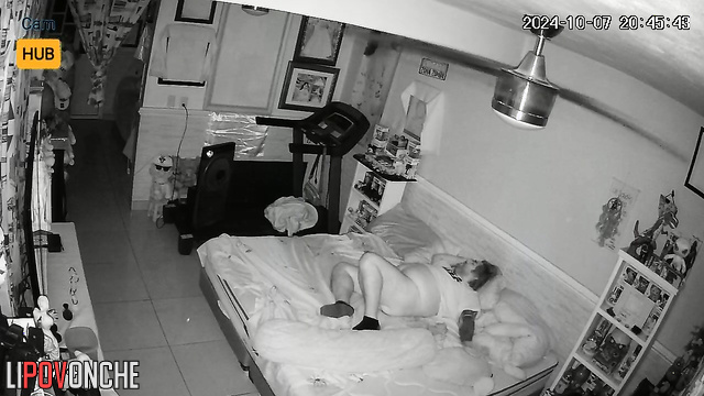 Tattooed guy with fat pubis taesing his girlfriend in the bed