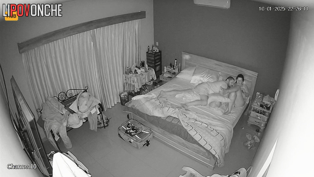The couple took a break for a cunny and a short fuck. The wife clearly can't get enough.