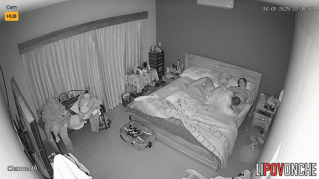 The couple took a break for a cunny and a short fuck. The wife clearly can't get enough.