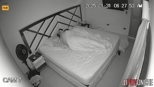 The wife urgently wanted to fuck in the middle of the night with her chubby husband