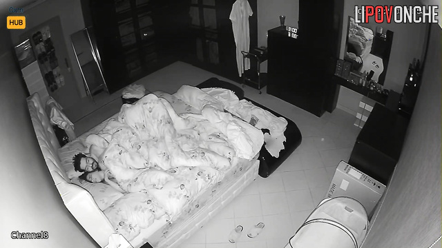 A lover fucked his sleepy pregnant girlfriend in the middle of the night.