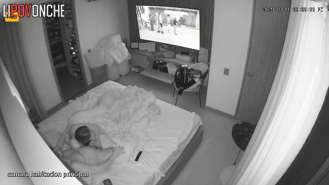 The Colombian beauty got bored watching TV shows and gave a blowjob
