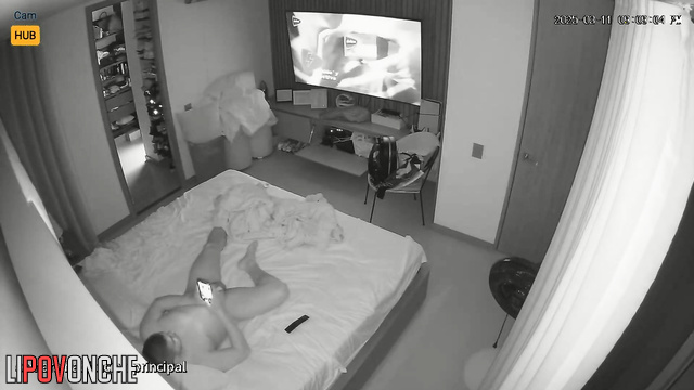 The Colombian beauty got bored watching TV shows and gave a blowjob