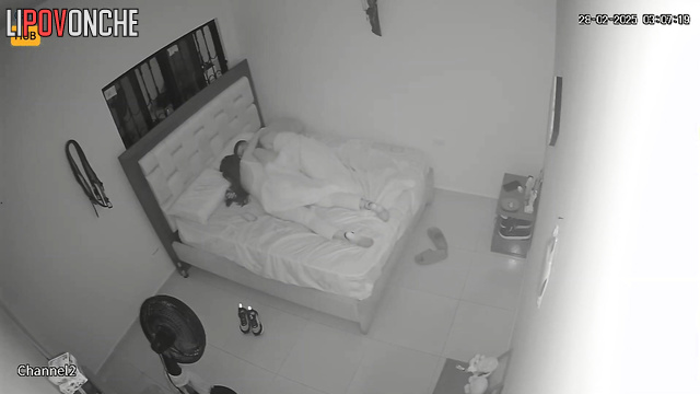 A slick Colombian wife got her husband excited and put her ass under his dick