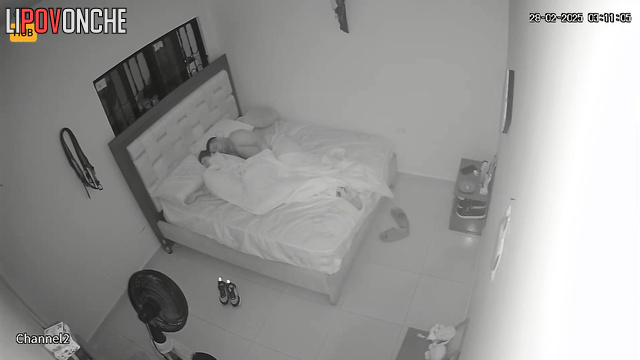A slick Colombian wife got her husband excited and put her ass under his dick