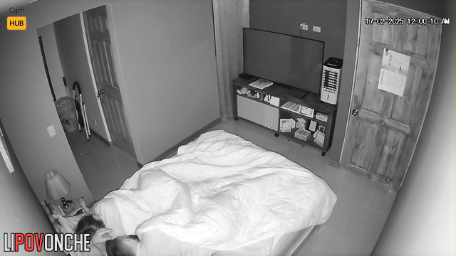 The lush-ass wife got an intense orgasm from her husband's fingers in her wet pussy