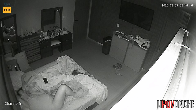 This married couple knows how to fuck right [bedroom camera]