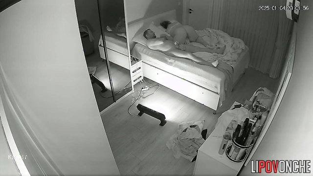 Chubby babe asked to satisfy her not only with his tongue and penis