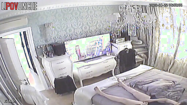 Woman got bored and decided to play with her clit