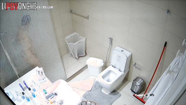 She first chatted on the toilet and then went to take a bath